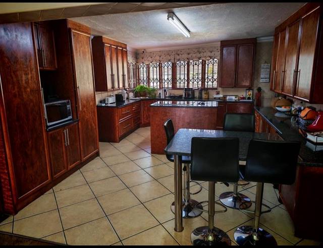 4 BEDROOM HOUSE FOR SALE IN VANDERBIJLPARK SW 5